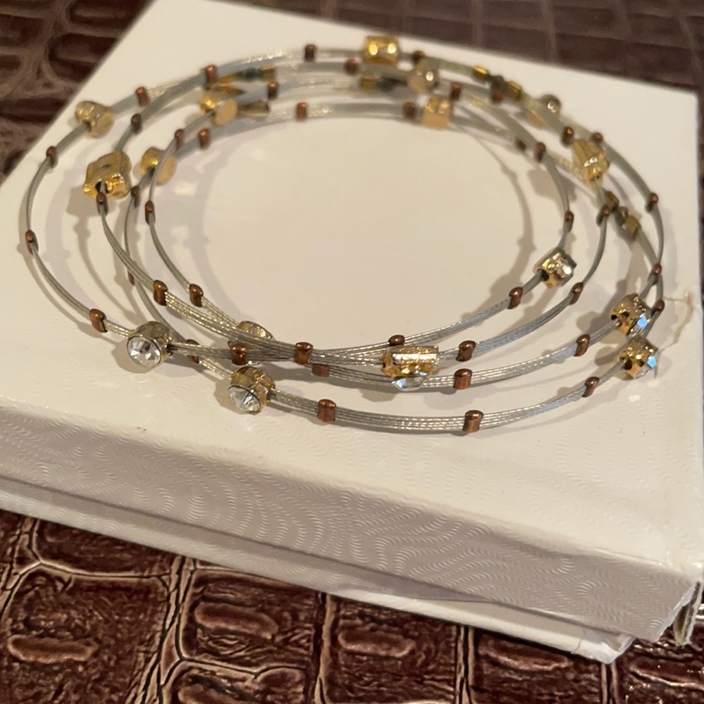 Silver and gold bracelets comes in a set of 4